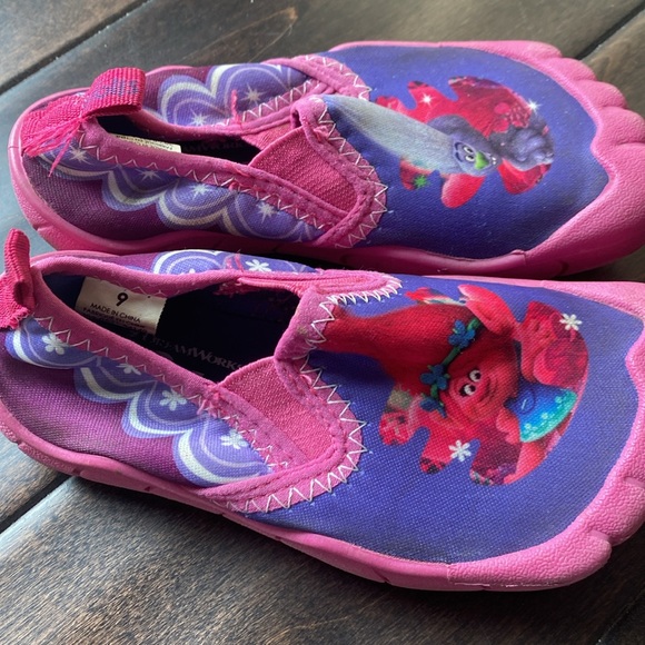 Dreamworks Trolls Water Shoes 9T - Picture 2 of 4
